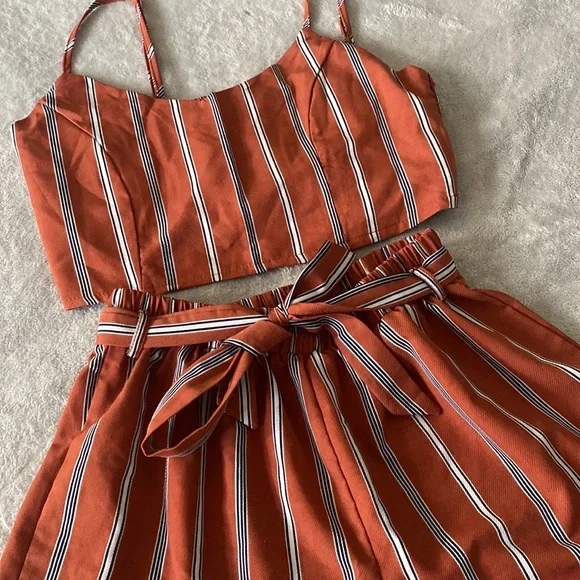Striped Cami Belted Shorts Two Piece Set in Chestnut Red Size Medium - Picture 8 of 9